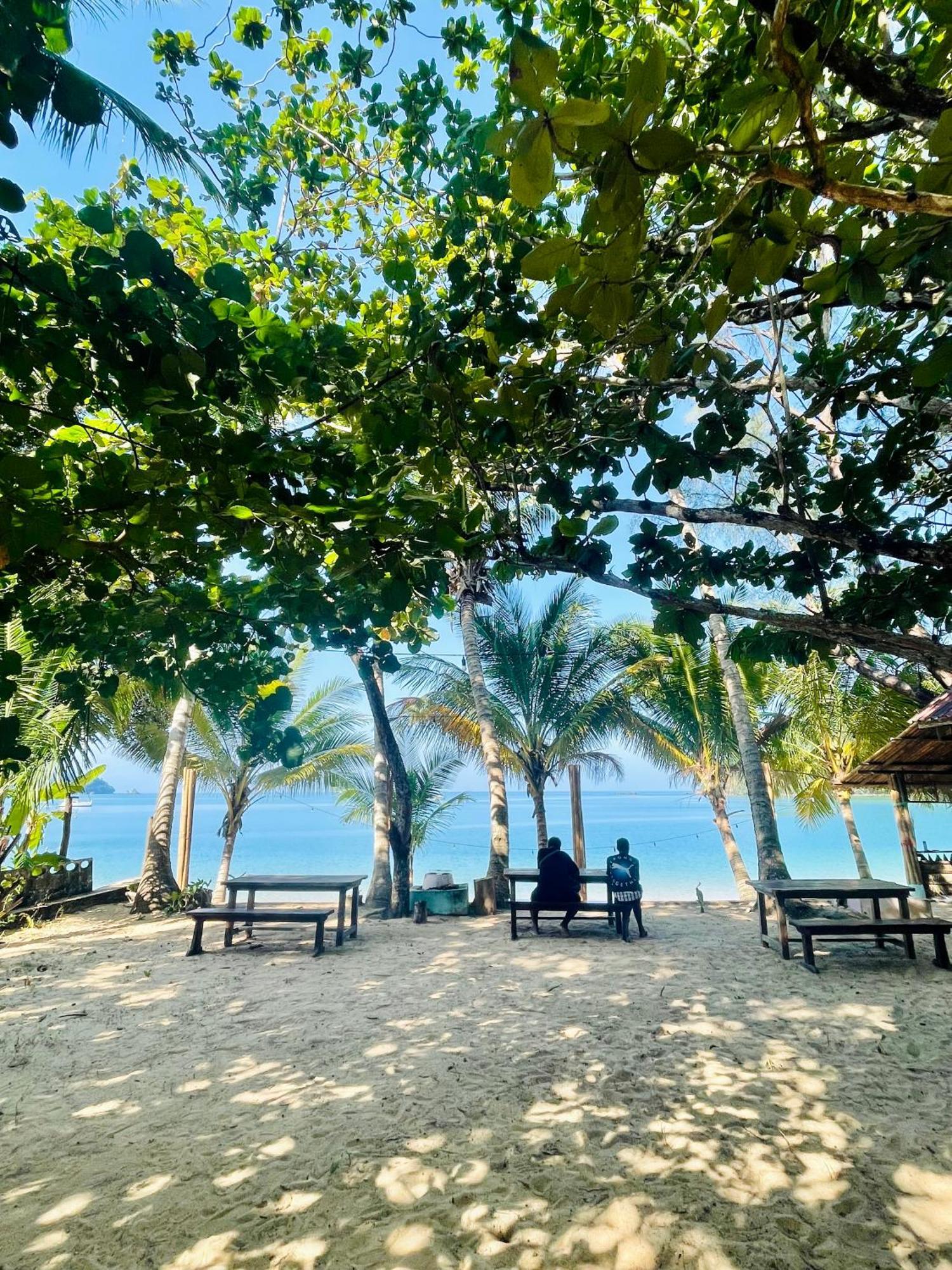 Sunny Cove Beach Resort Koh Phayam Ranong Exteriör bild