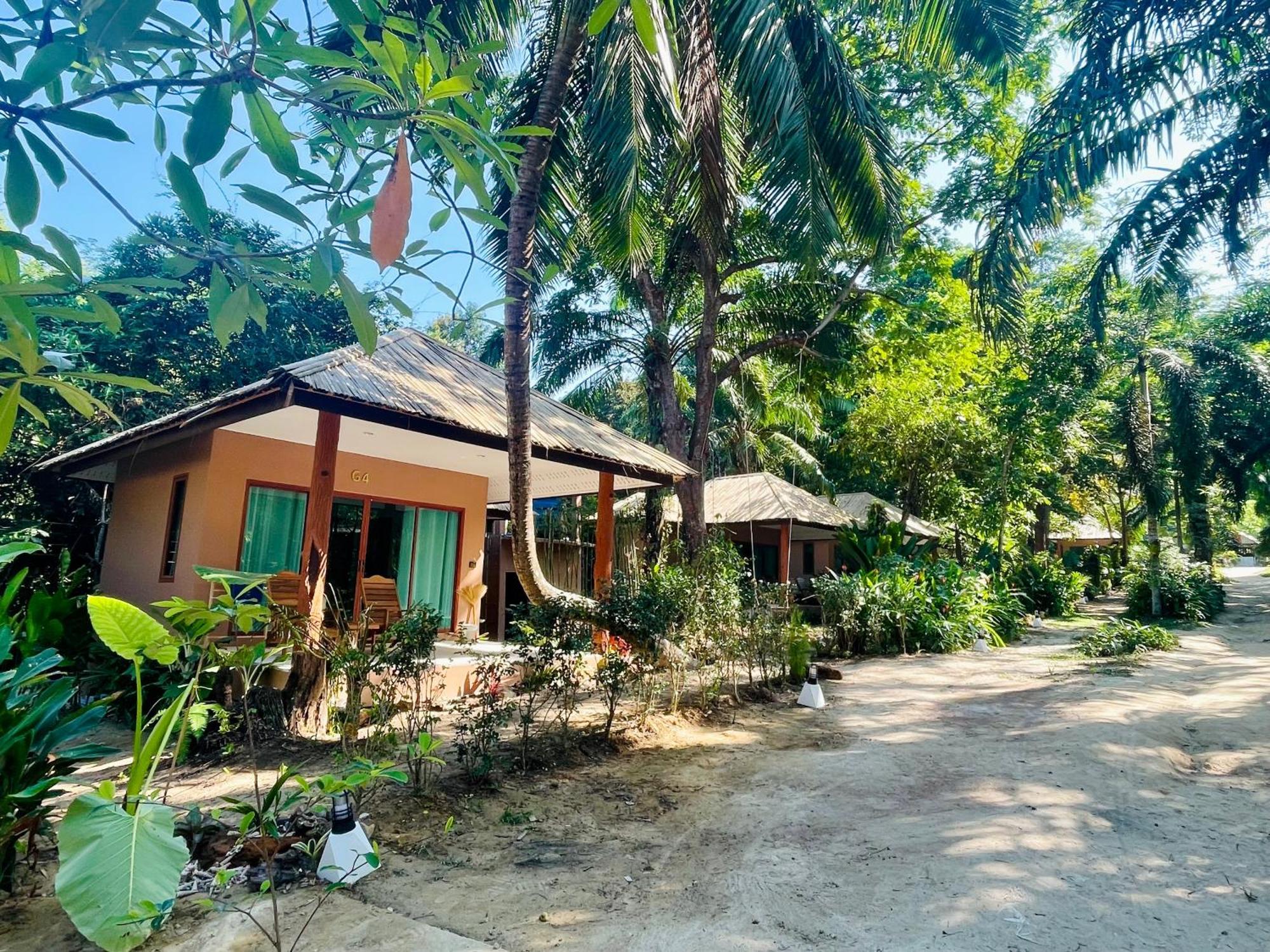 Sunny Cove Beach Resort Koh Phayam Ranong Exteriör bild