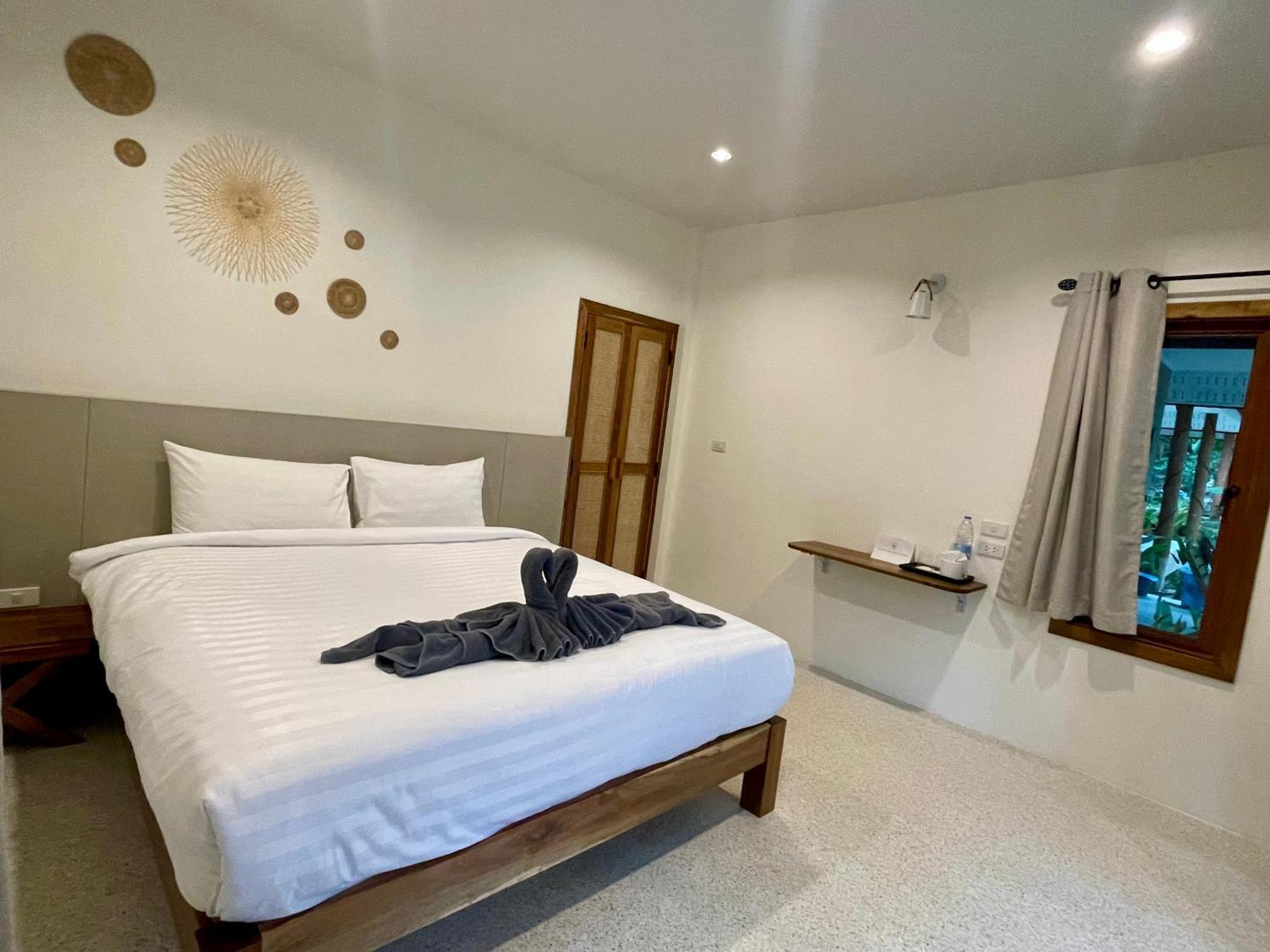 Sunny Cove Beach Resort Koh Phayam Ranong Exteriör bild
