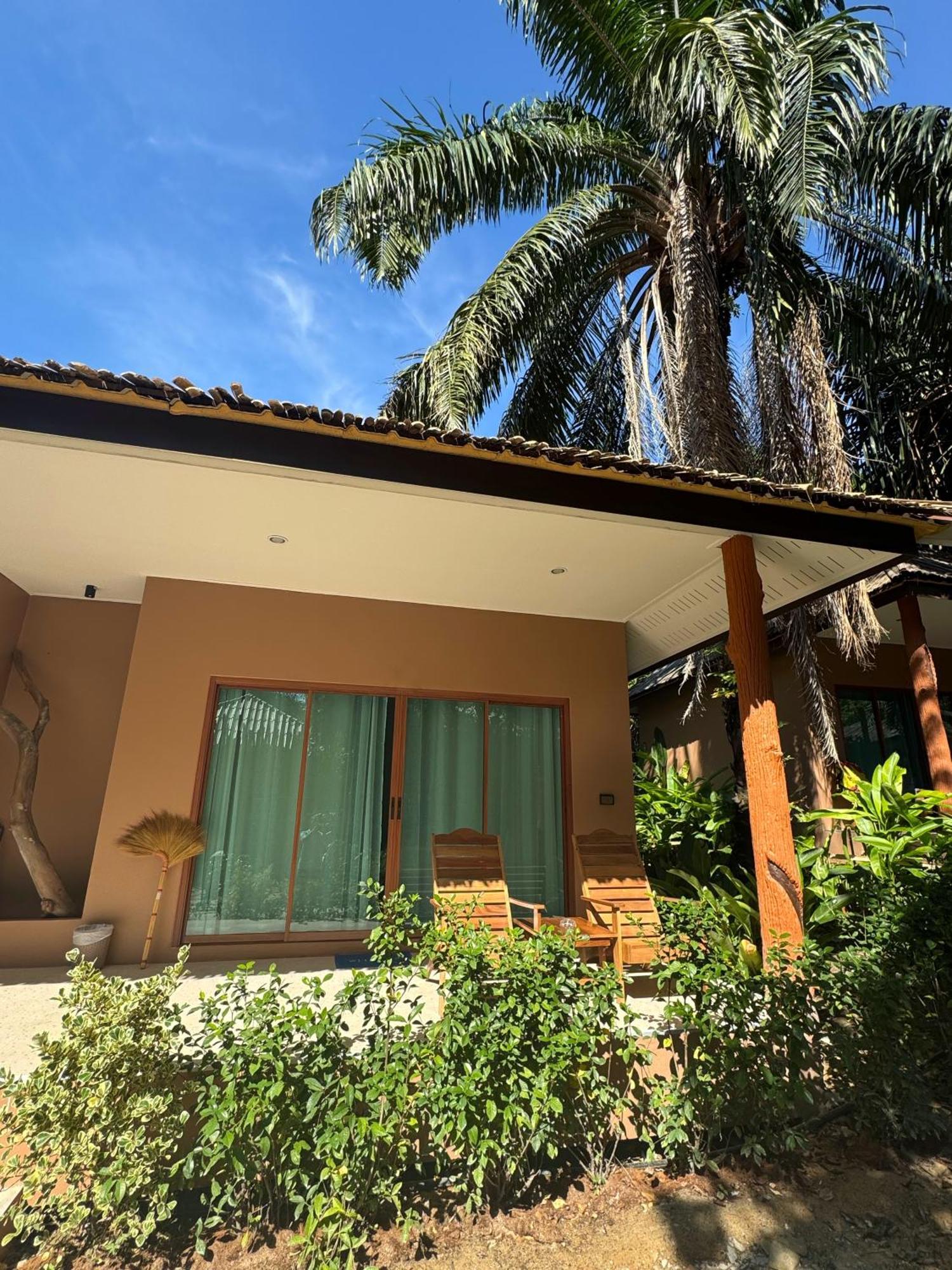 Sunny Cove Beach Resort Koh Phayam Ranong Exteriör bild
